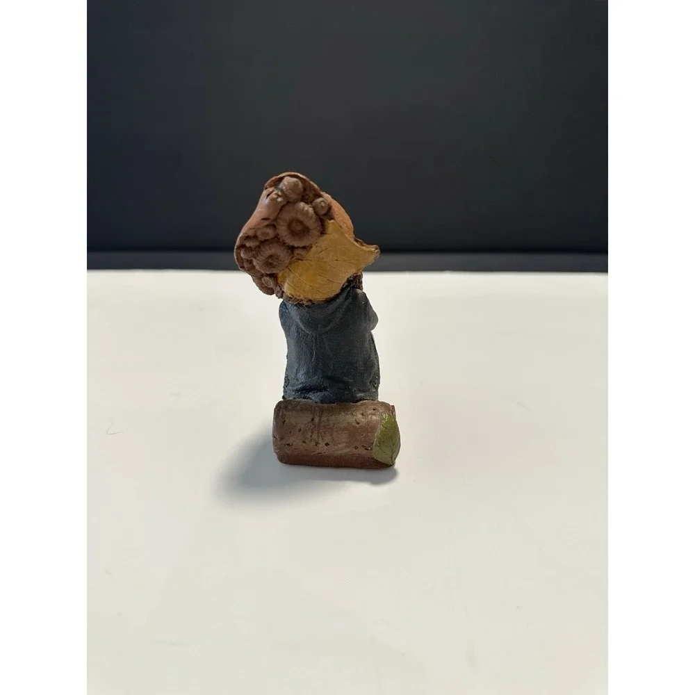 Corky Fantasy Gnome Figurine Sitting on‎ Log Leaf Hat 1990 #25 Tom Clark